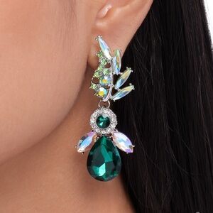 NWT Green Rhinestones Earrings(Last One)